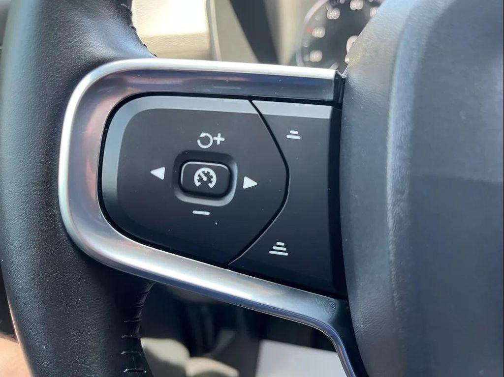 used 2020 Volvo XC40 car, priced at $27,490