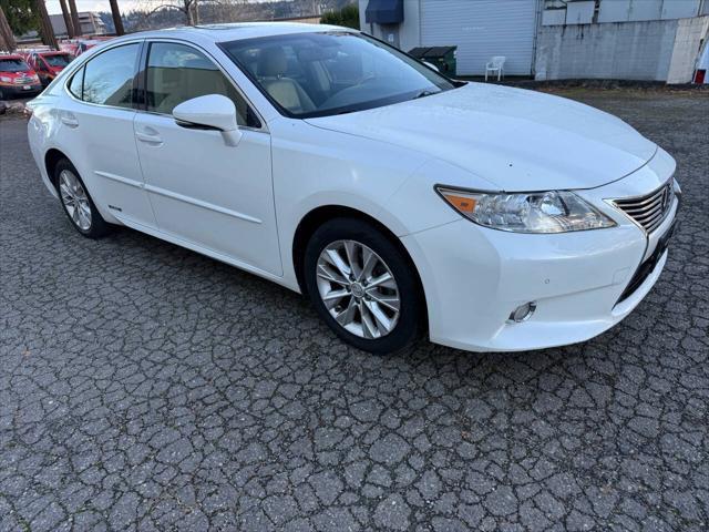 used 2013 Lexus ES 300h car, priced at $13,888