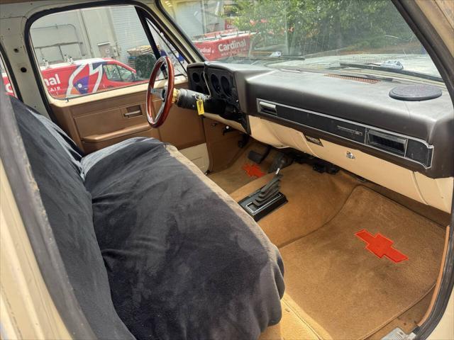 used 1989 Chevrolet Suburban car, priced at $5,888