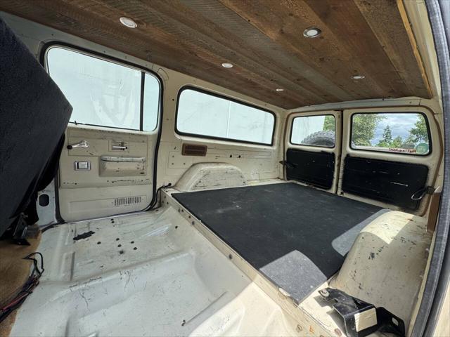 used 1989 Chevrolet Suburban car, priced at $5,888