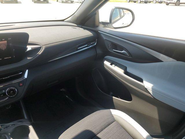 new 2025 Buick Envista car, priced at $25,095
