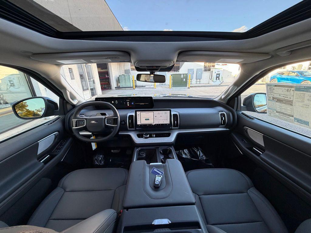 new 2025 Ford Expedition car, priced at $72,225