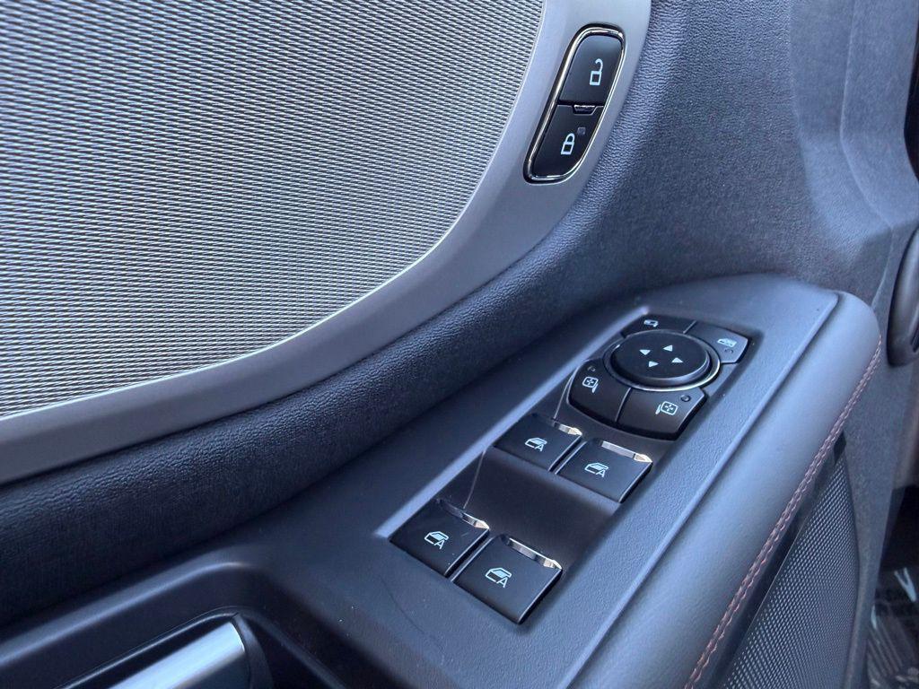 new 2025 Ford Expedition car, priced at $72,225