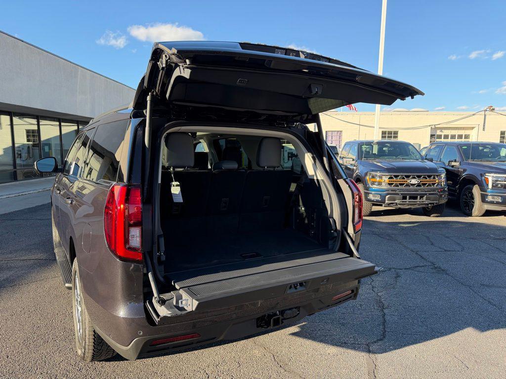 new 2025 Ford Expedition car, priced at $72,225