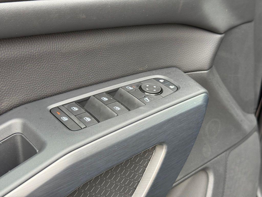new 2025 Nissan Pathfinder car, priced at $44,038