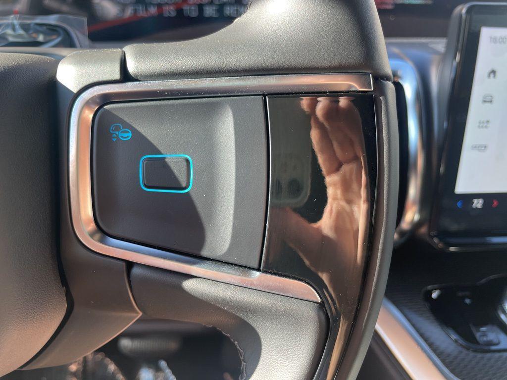 new 2025 Ford Expedition car, priced at $83,990