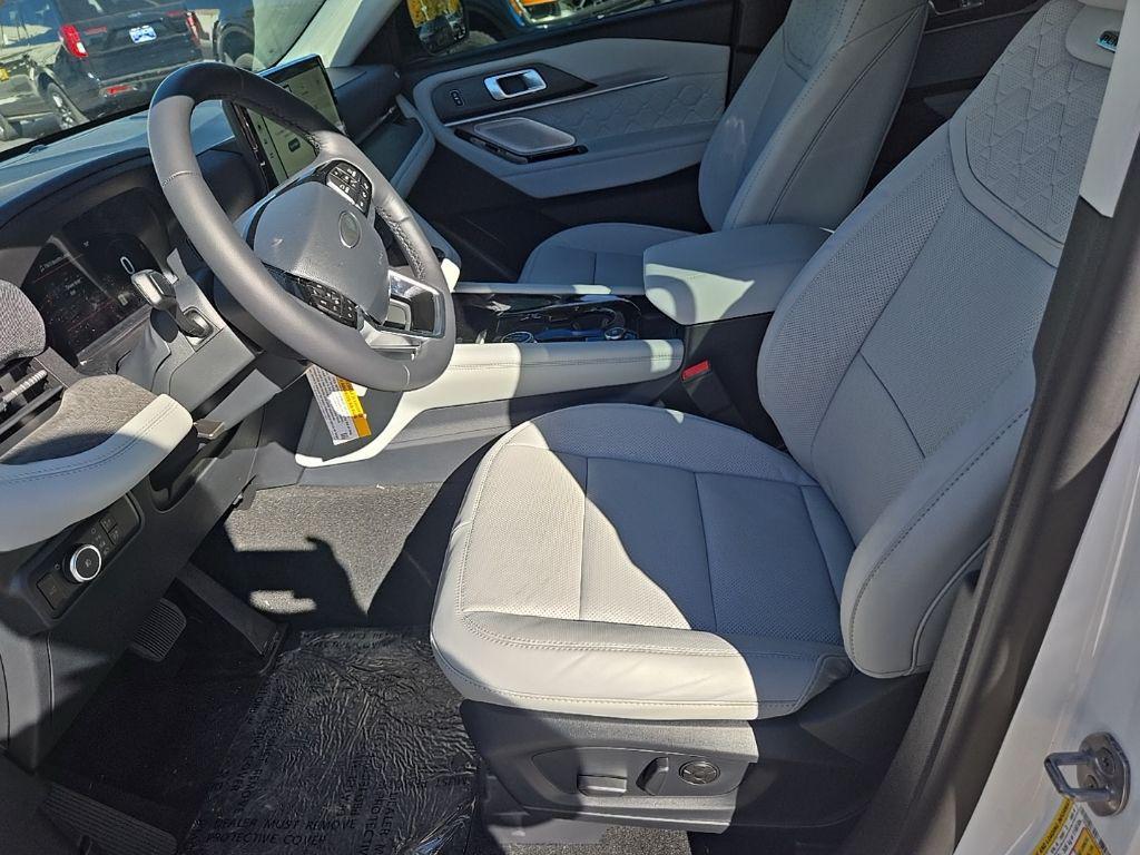 new 2025 Ford Explorer car, priced at $57,569
