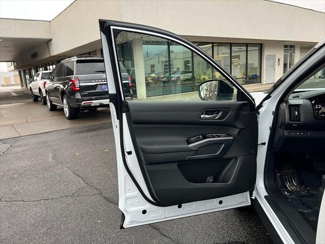 new 2025 Nissan Pathfinder car, priced at $47,851