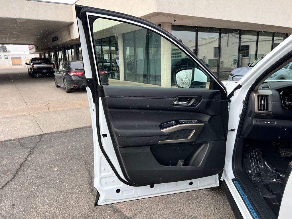 new 2025 Nissan Pathfinder car, priced at $50,799