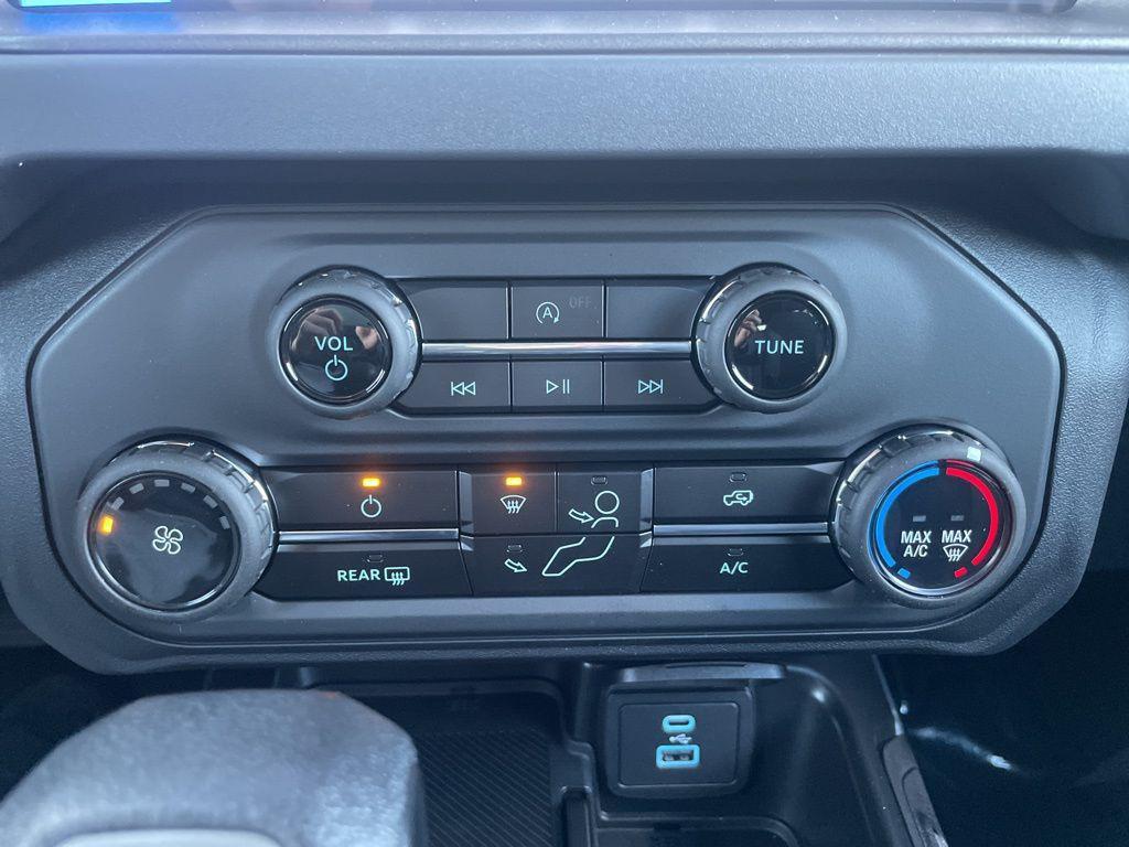 new 2025 Ford Bronco car, priced at $42,075