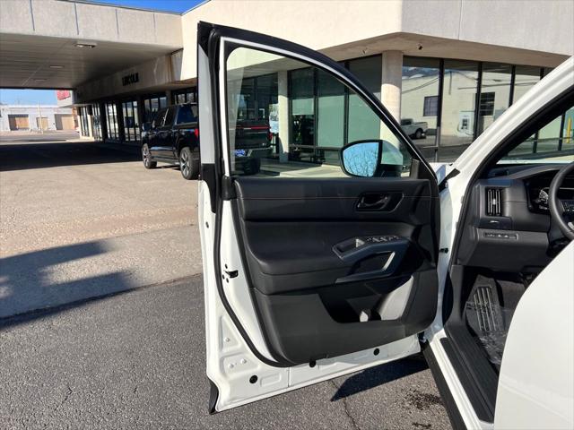 new 2025 Nissan Pathfinder car, priced at $43,563