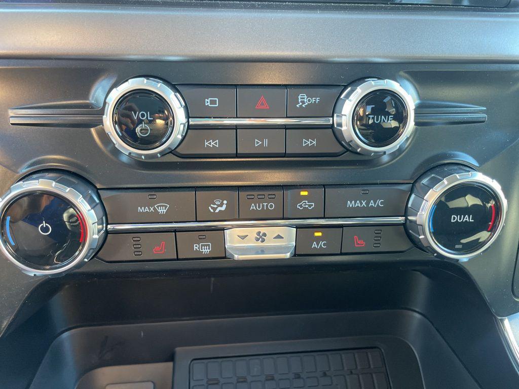 new 2025 Ford F-150 car, priced at $60,184