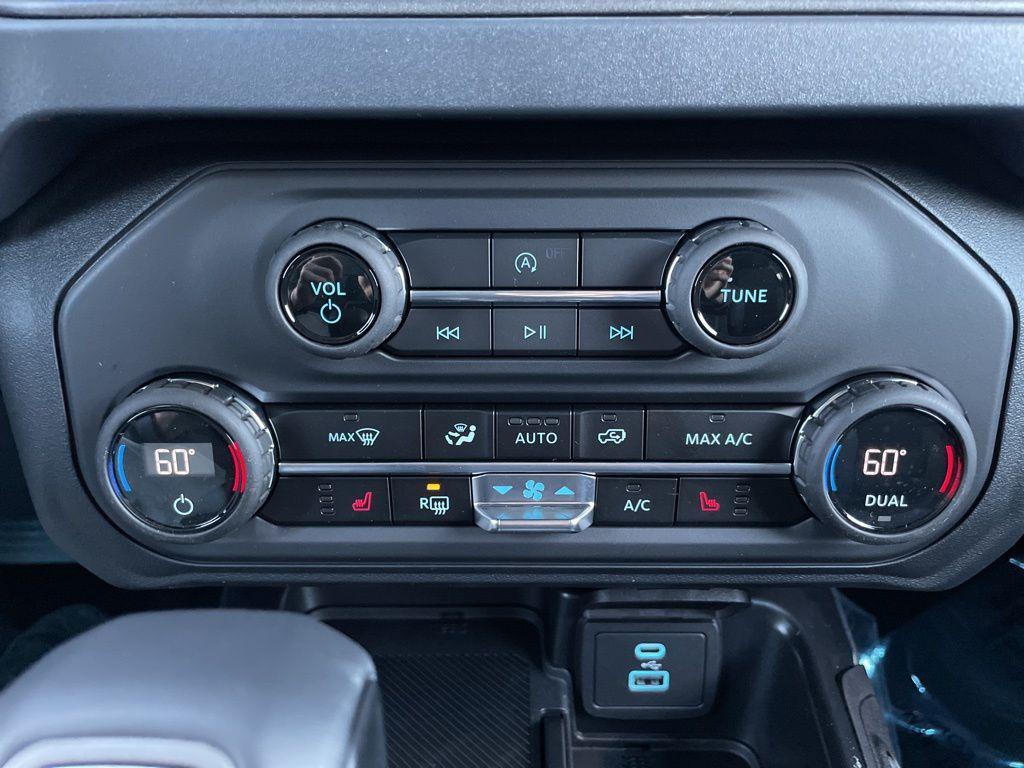 new 2025 Ford Bronco car, priced at $45,665