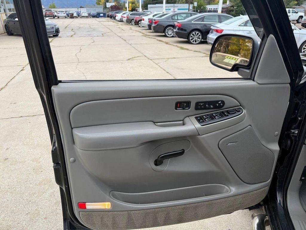 used 2005 Chevrolet Avalanche car, priced at $6,995