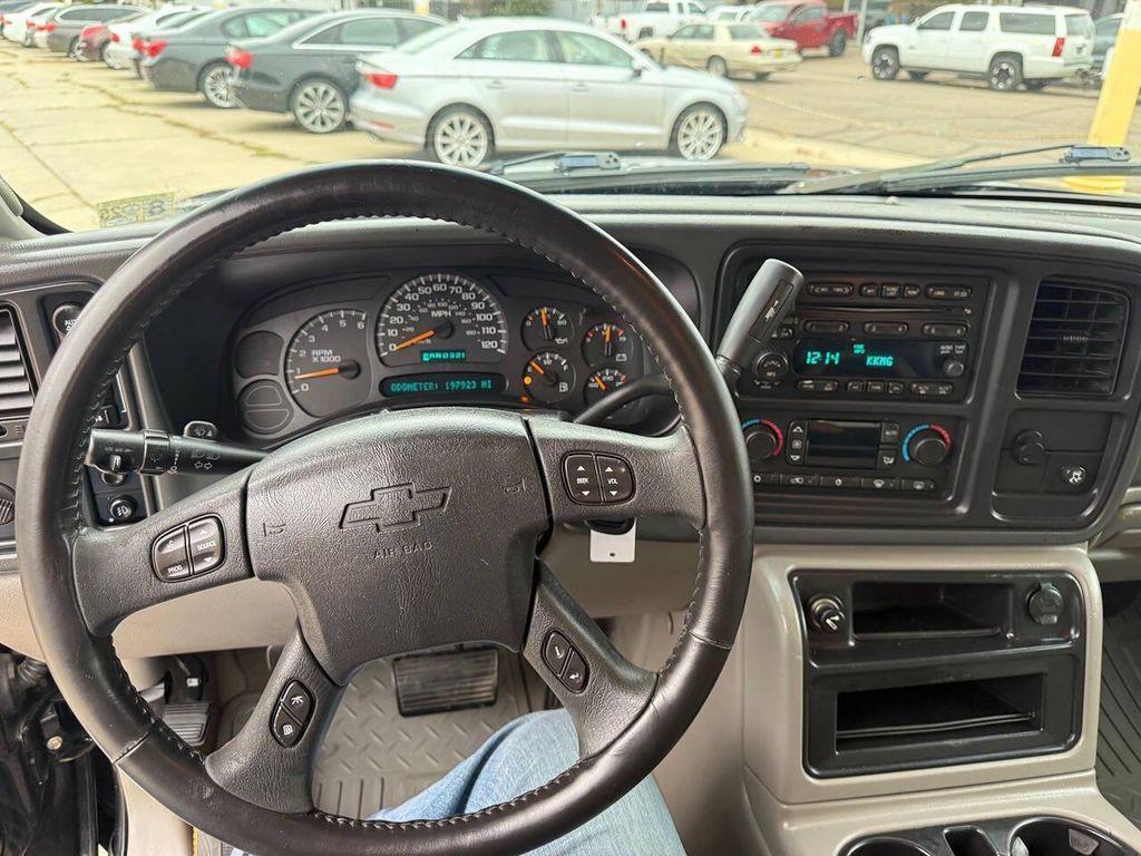 used 2005 Chevrolet Avalanche car, priced at $6,995