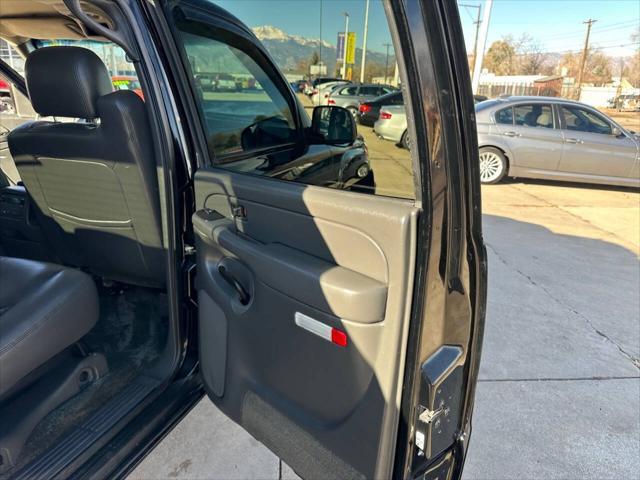 used 2003 Chevrolet Avalanche car, priced at $6,395