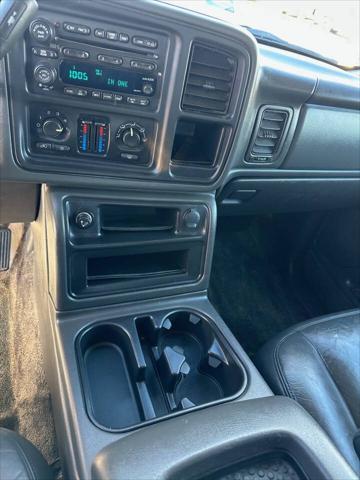 used 2003 Chevrolet Avalanche car, priced at $6,395