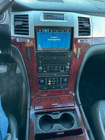 used 2009 Cadillac Escalade car, priced at $7,995