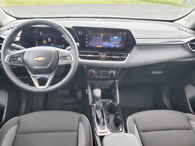 used 2025 Chevrolet TrailBlazer car, priced at $27,936
