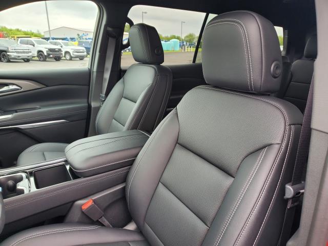 new 2025 Chevrolet Traverse car, priced at $42,544