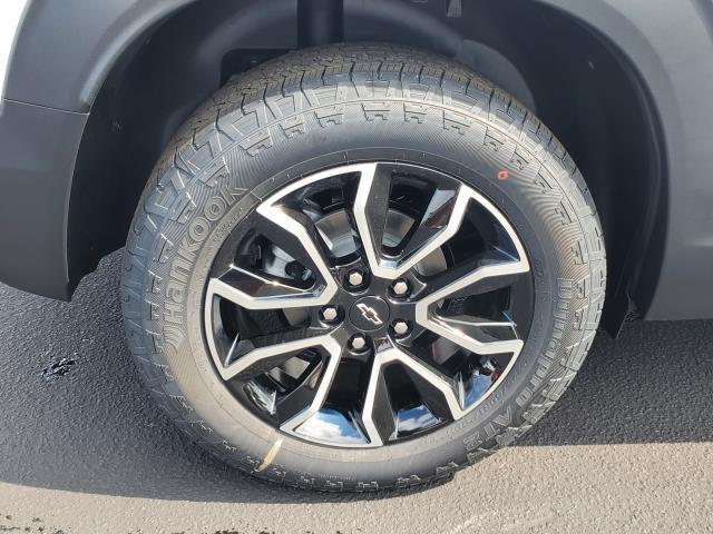 new 2025 Chevrolet TrailBlazer car, priced at $33,228