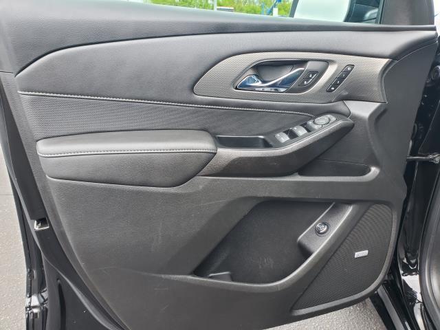 used 2023 Chevrolet Traverse car, priced at $40,369