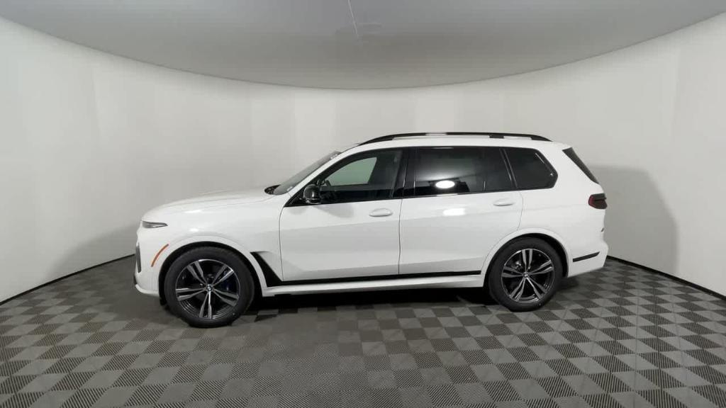 new 2025 BMW X7 car, priced at $118,025