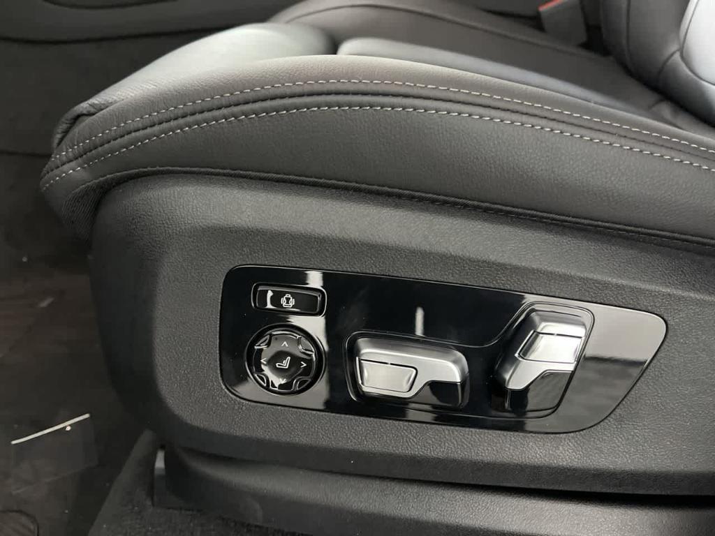 used 2022 BMW X7 car, priced at $56,943