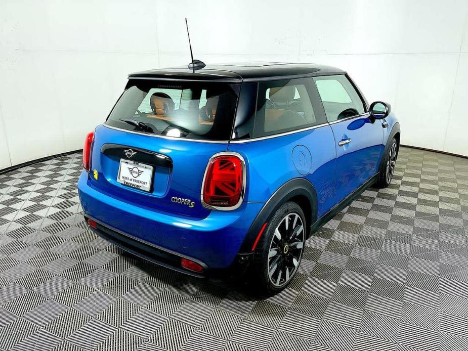 used 2024 MINI SE Hardtop car, priced at $24,493