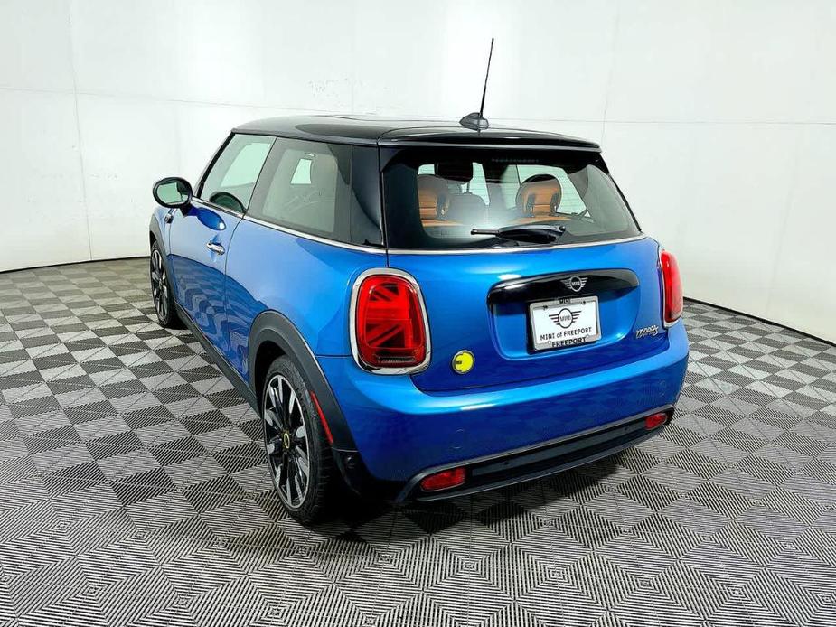 used 2024 MINI SE Hardtop car, priced at $24,493