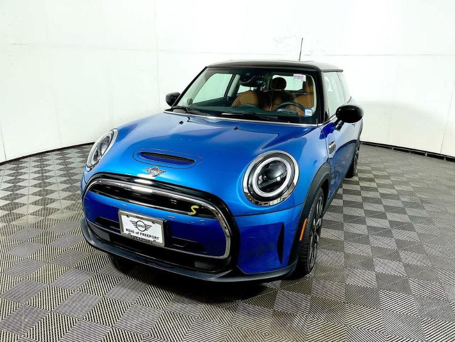 used 2024 MINI SE Hardtop car, priced at $24,493