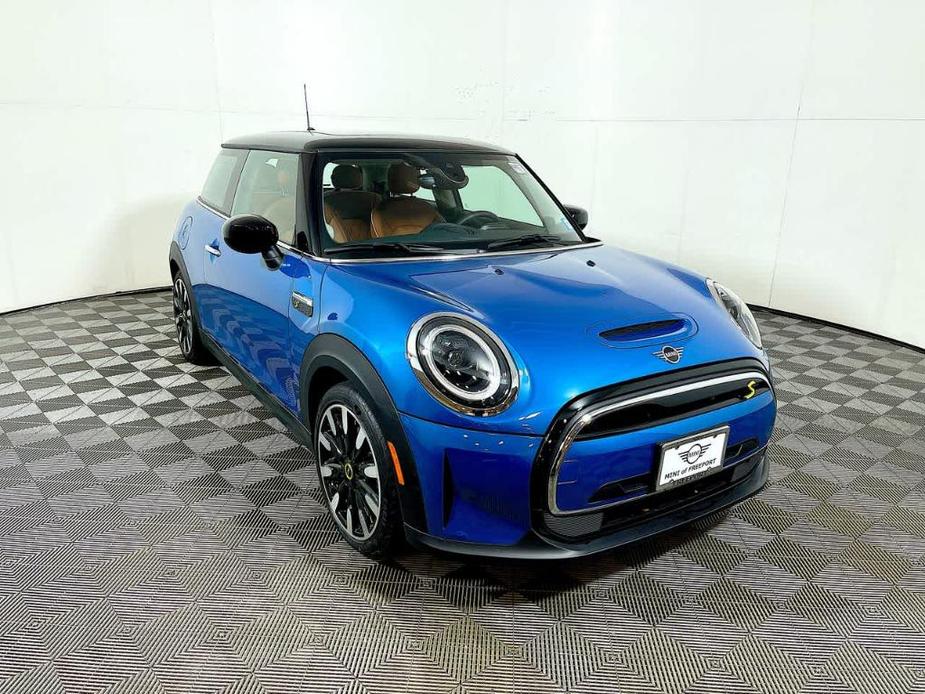 used 2024 MINI SE Hardtop car, priced at $24,493