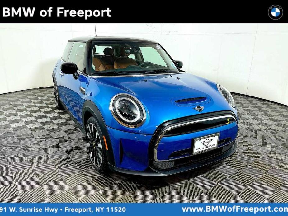 used 2024 MINI SE Hardtop car, priced at $24,493