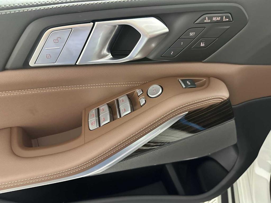 new 2026 BMW X7 car, priced at $92,175