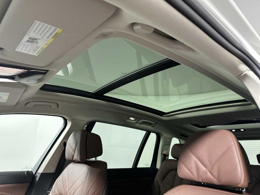 new 2026 BMW X7 car, priced at $92,175