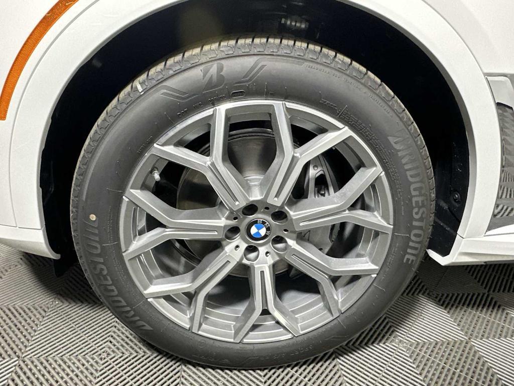 new 2026 BMW X7 car, priced at $92,175