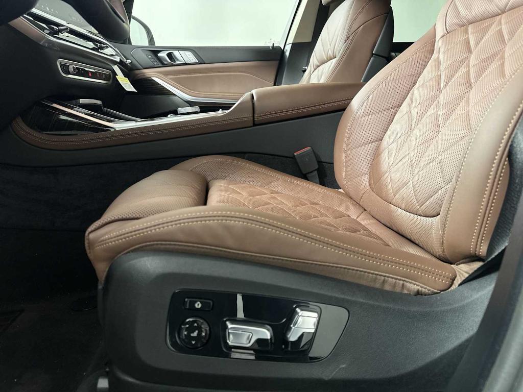 new 2026 BMW X7 car, priced at $92,175