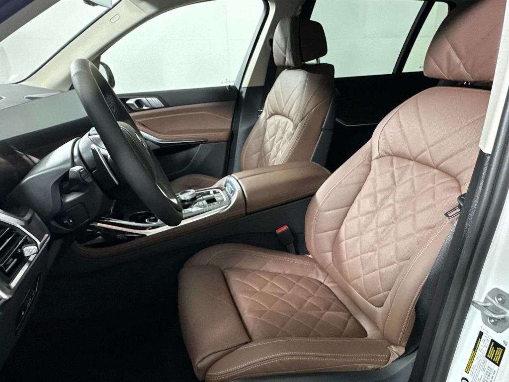 new 2026 BMW X7 car, priced at $92,175