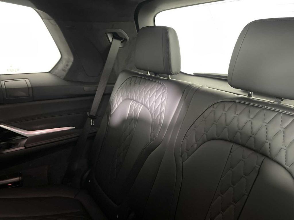 new 2025 BMW X7 car, priced at $117,375