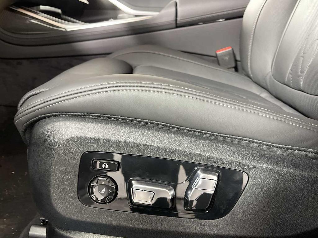new 2025 BMW X7 car, priced at $117,375