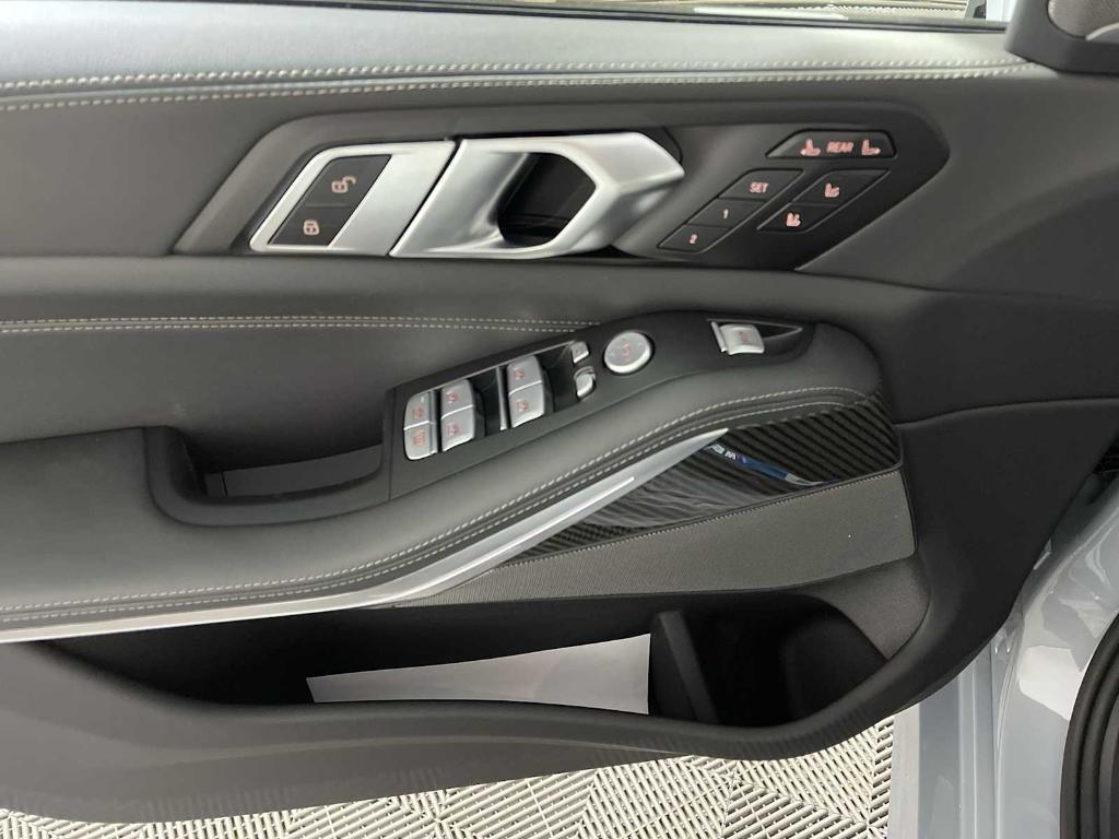 new 2025 BMW X7 car, priced at $117,375
