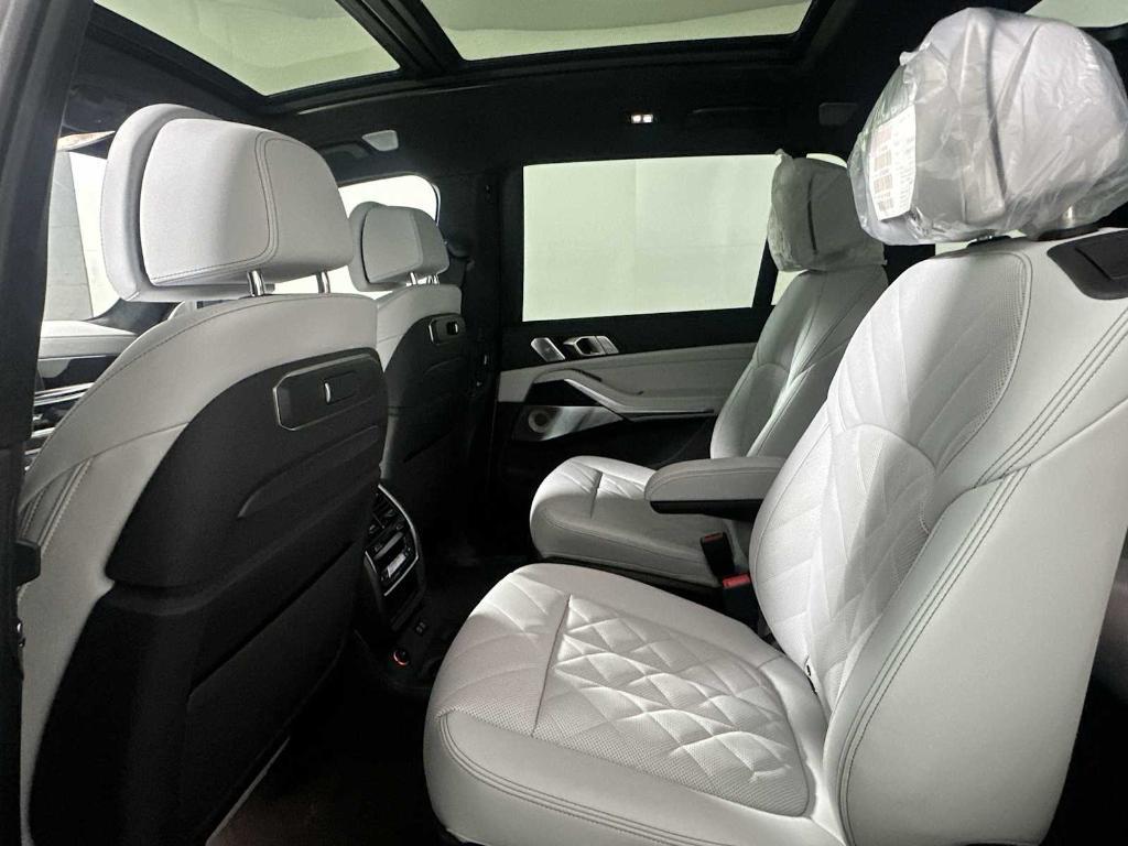 new 2026 BMW X7 car, priced at $106,800
