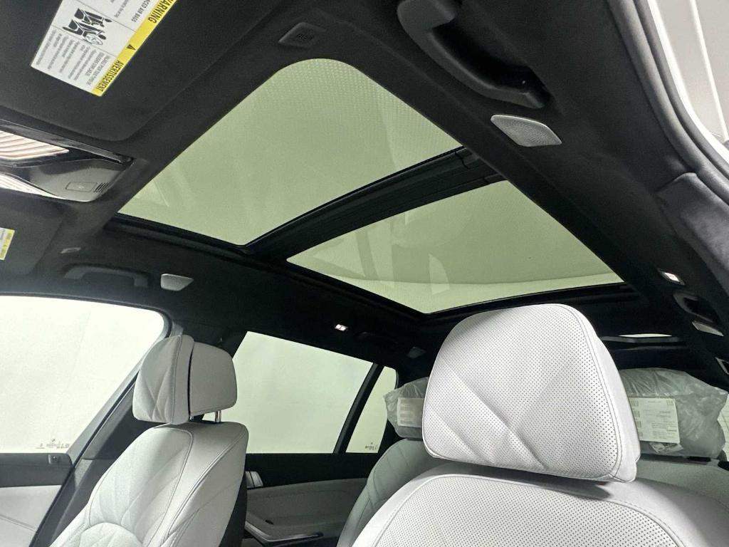 new 2026 BMW X7 car, priced at $106,800