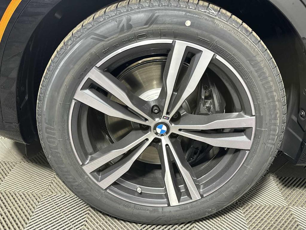 new 2026 BMW X7 car, priced at $98,925