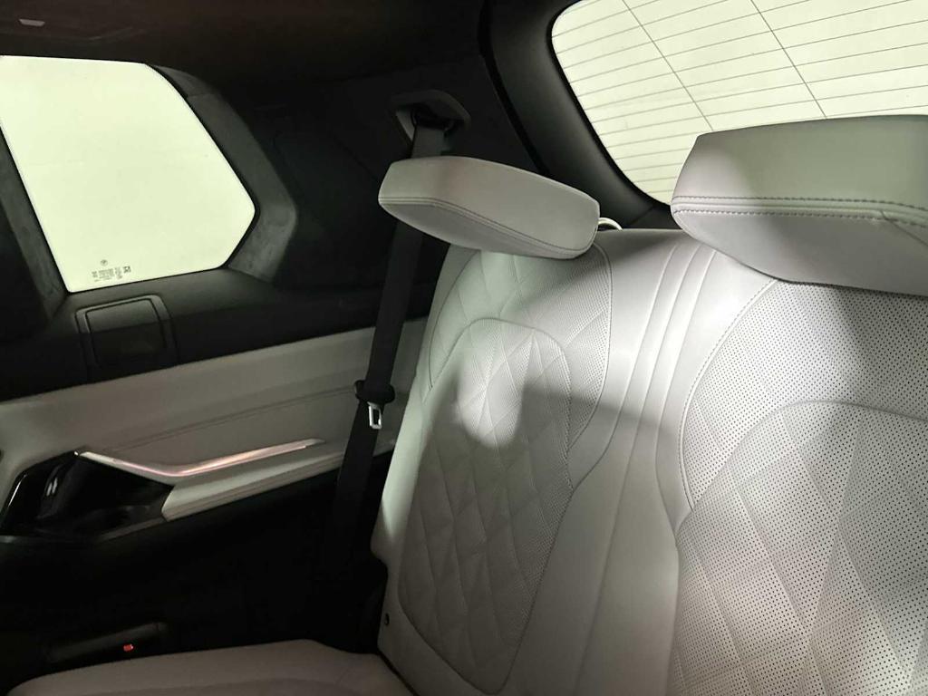 new 2026 BMW X7 car, priced at $98,925