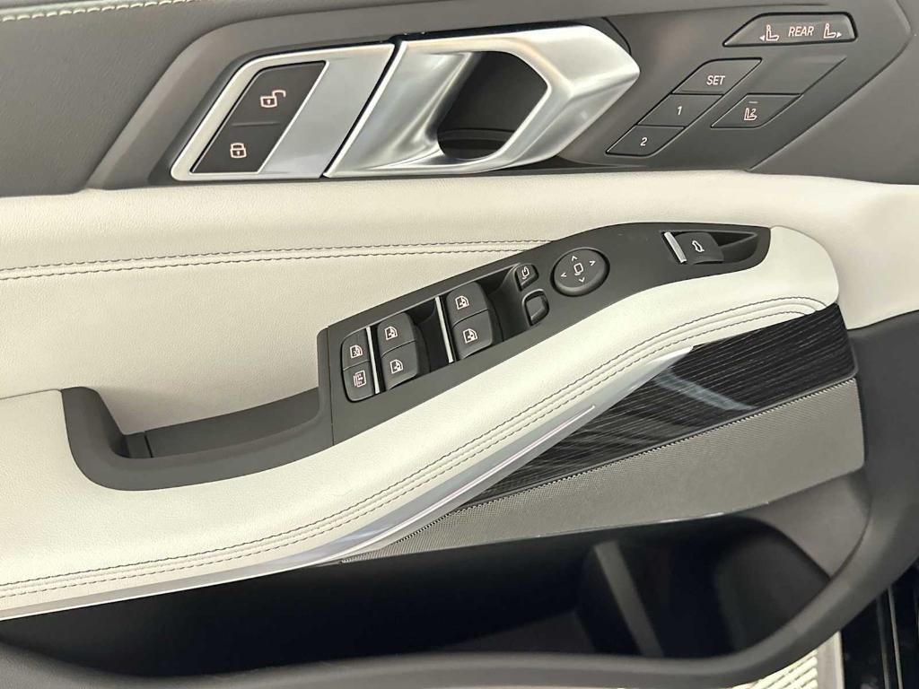 new 2026 BMW X7 car, priced at $98,925