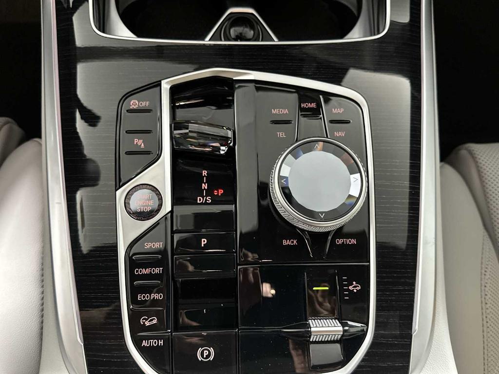 new 2026 BMW X7 car, priced at $98,925
