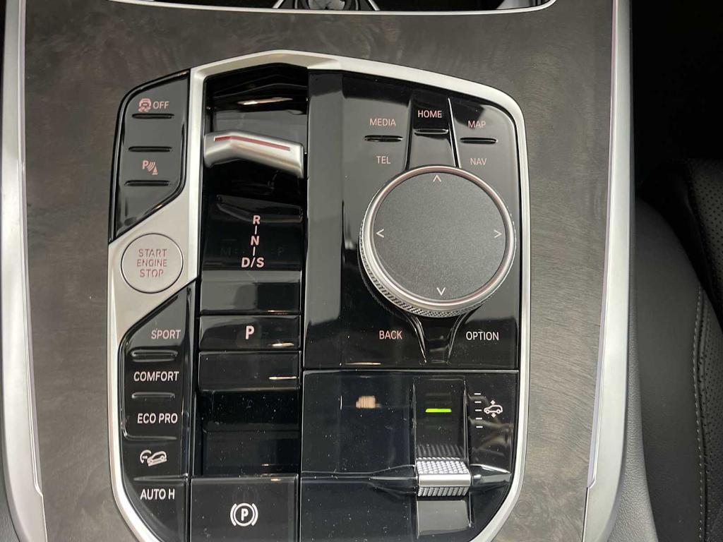 new 2026 BMW X7 car, priced at $97,275