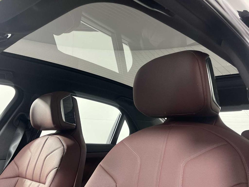 new 2025 BMW 760 car, priced at $130,125