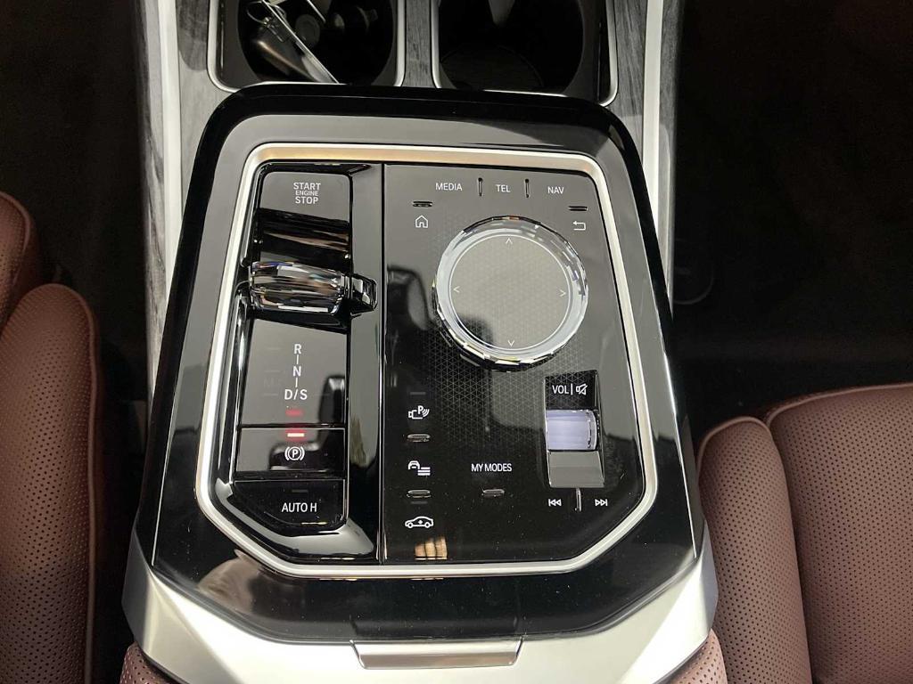 new 2025 BMW 760 car, priced at $130,125